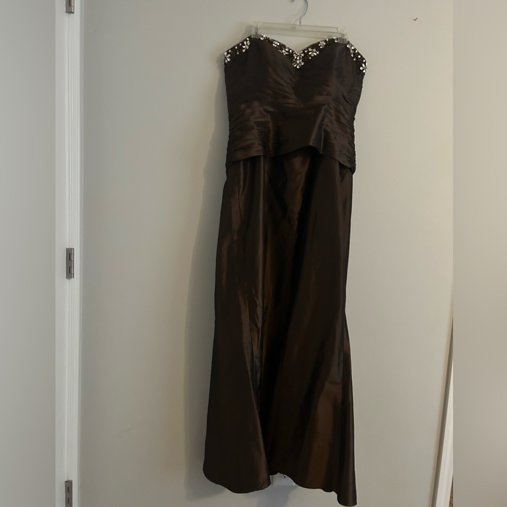 Elegant. A line strapless style dress, with rhinestones.